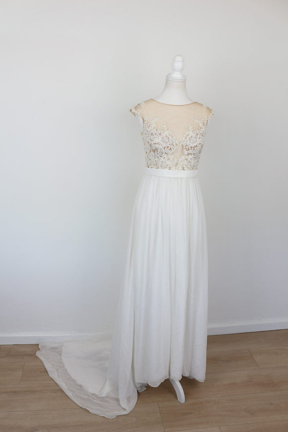 Soft White Wedding Dress with Veil – Size XS | Thrift Finds