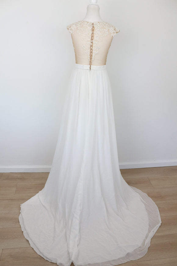 Soft White Wedding Dress with Veil – Size XS | Thrift Finds
