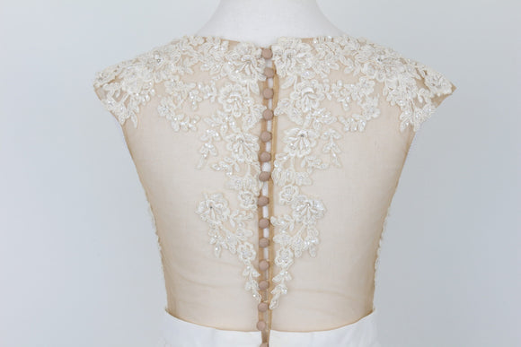 Soft White Wedding Dress with Veil – Size XS | Thrift Finds