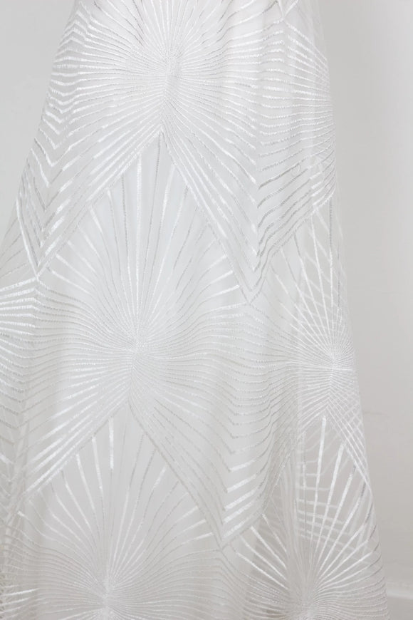 Geometric Embroidery Wedding Dress – Intricate Patterned Bridal Gown | Size S | Brand New