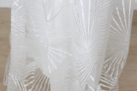 Geometric Embroidery Wedding Dress – Intricate Patterned Bridal Gown | Size S | Brand New
