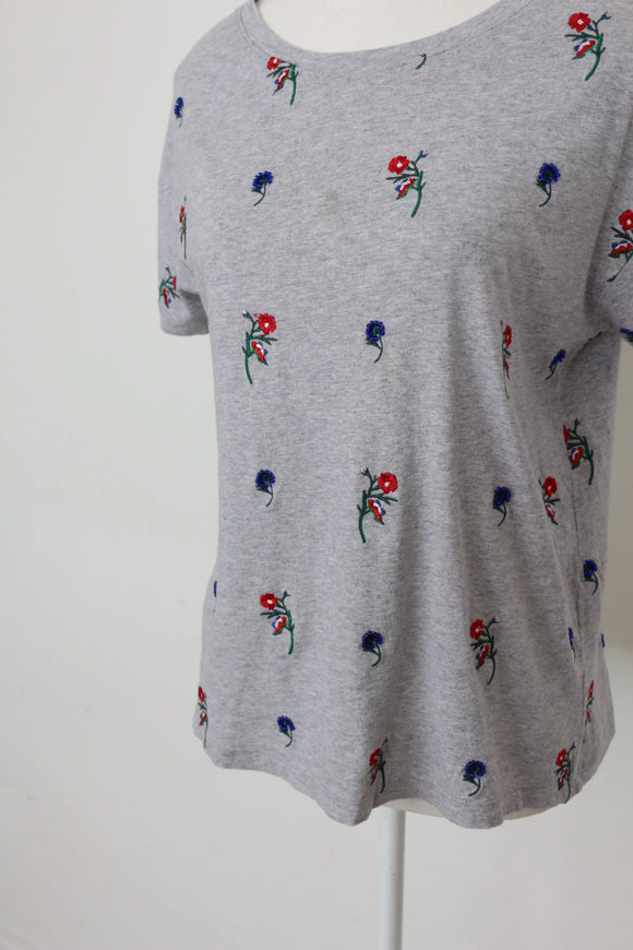 Woolies Vintage Grey T-Shirt – Delicate Embroidered Flower Detail | Size S | Pre-Loved