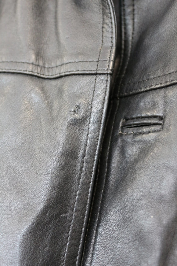 Timeless Vintage Black Genuine Leather Jacket – Unisex Classic Statement Outerwear | Size M | Pre-Loved