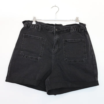 RE: Black High-Rise Shorts with Square Pockets, Size 14