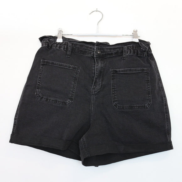 RE: Black High-Rise Shorts with Square Pockets, Size 14