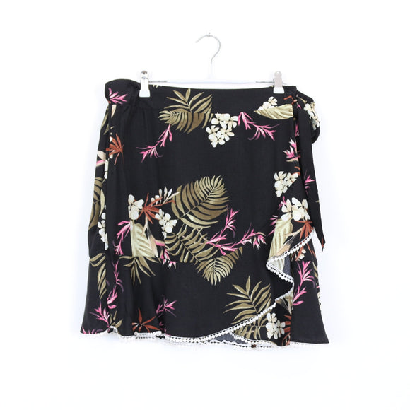 Black Floral Print Mini Skirt | Thrift Find – Size XXL